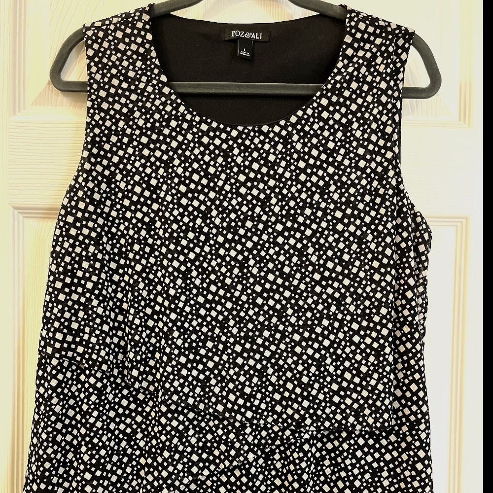 Roz & Ali, Large, Black/White pattern, Sleeveless Tunic
